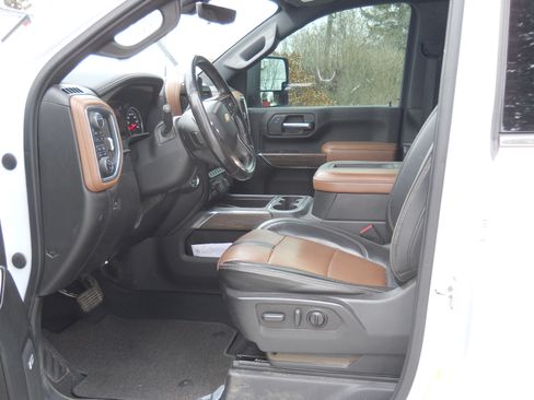 Used 2022 Chevrolet Silverado 2500 High Country w/ Z71 Off-Road Package image 18