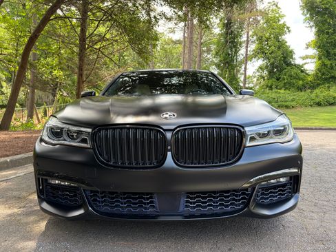 Used 2017 BMW 750i RWD image 2