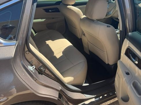 Used 2015 Nissan Altima 2.5 SL w/ Technology Package FWD image 11