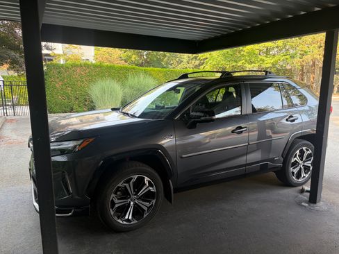 Used 2022 Toyota RAV4 XSE w/ Premium Package AWD/4WD image 4