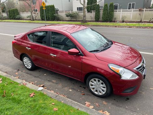 Used 2018 Nissan Versa SV image 12