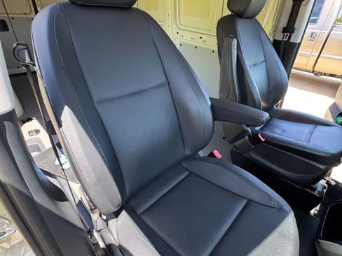 Used 2021 Mercedes-Benz Metris image 9