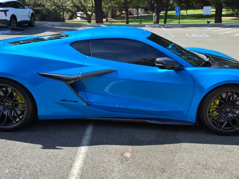 Used 2024 Chevrolet Corvette Z06 w/ Z07 Performance Package image 6