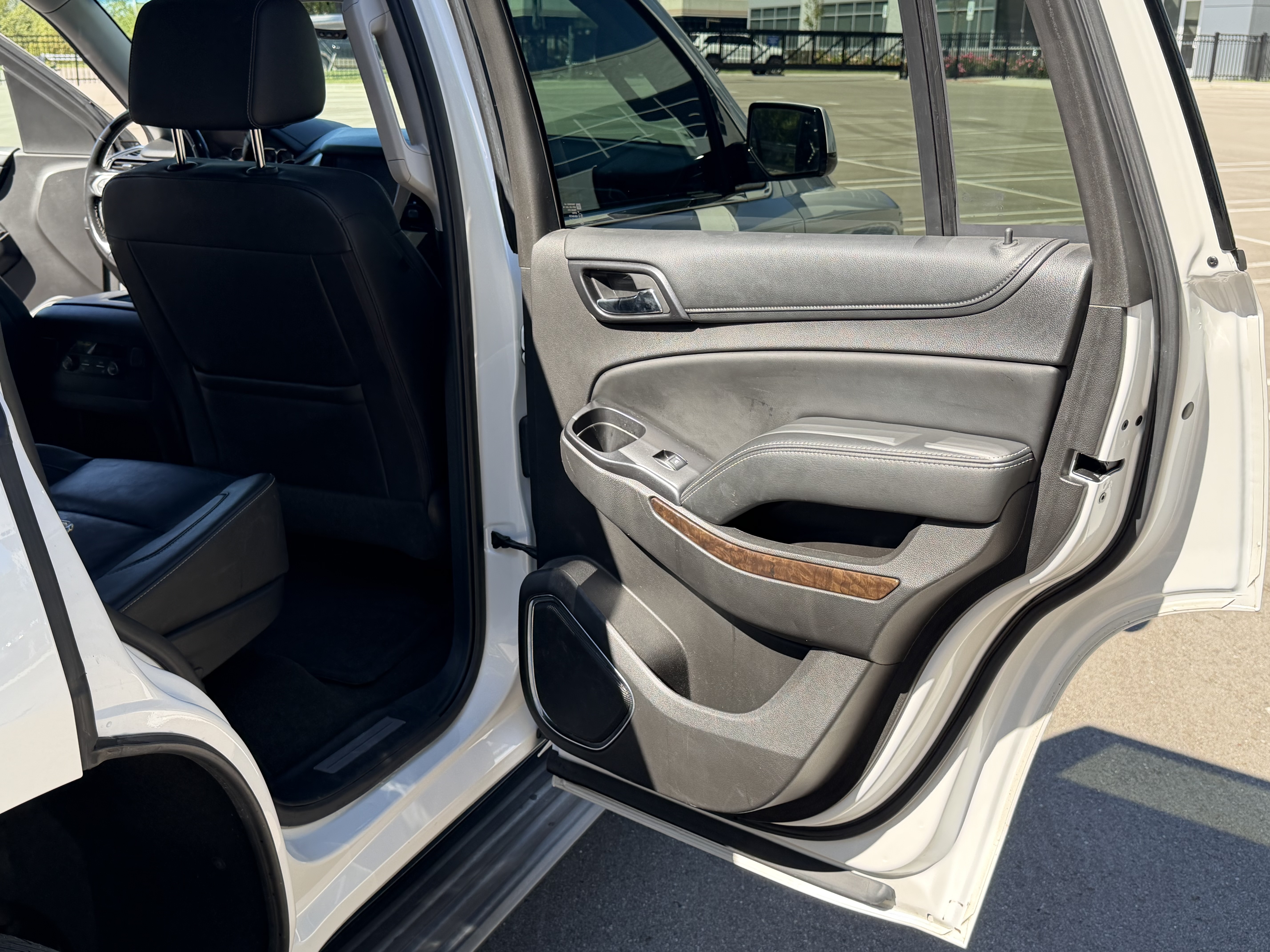 Used 2016 Chevrolet Tahoe LT w/ Luxury Package AWD/4WD image 18