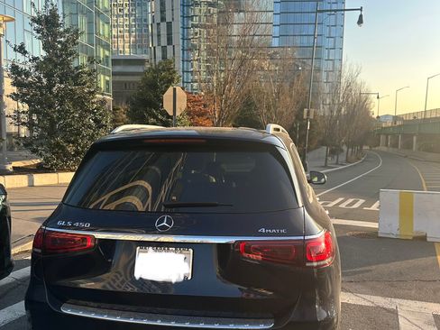 Used 2020 Mercedes-Benz GLS 450 4MATIC image 4