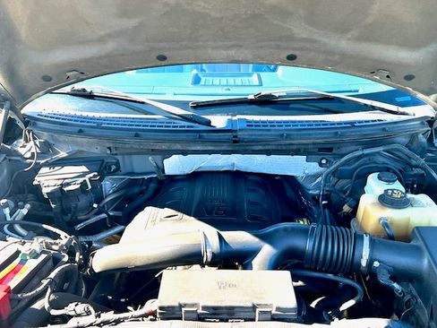 Used 2011 Ford F150 XLT w/ XLT Chrome Pkg image 10