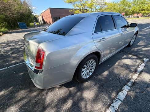 Used 2012 Chrysler 300 RWD image 1