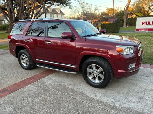 Used 2013 Toyota 4Runner SR5 w/ Convenience Pkg image 1
