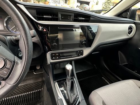 Used 2017 Toyota Corolla LE image 8