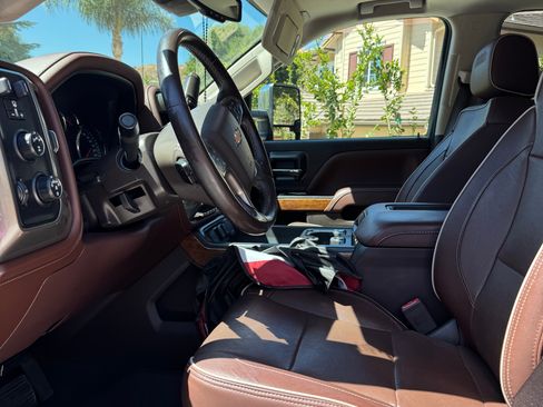 Used 2019 Chevrolet Silverado 2500 High Country w/ Duramax Plus Package AWD/4WD image 10