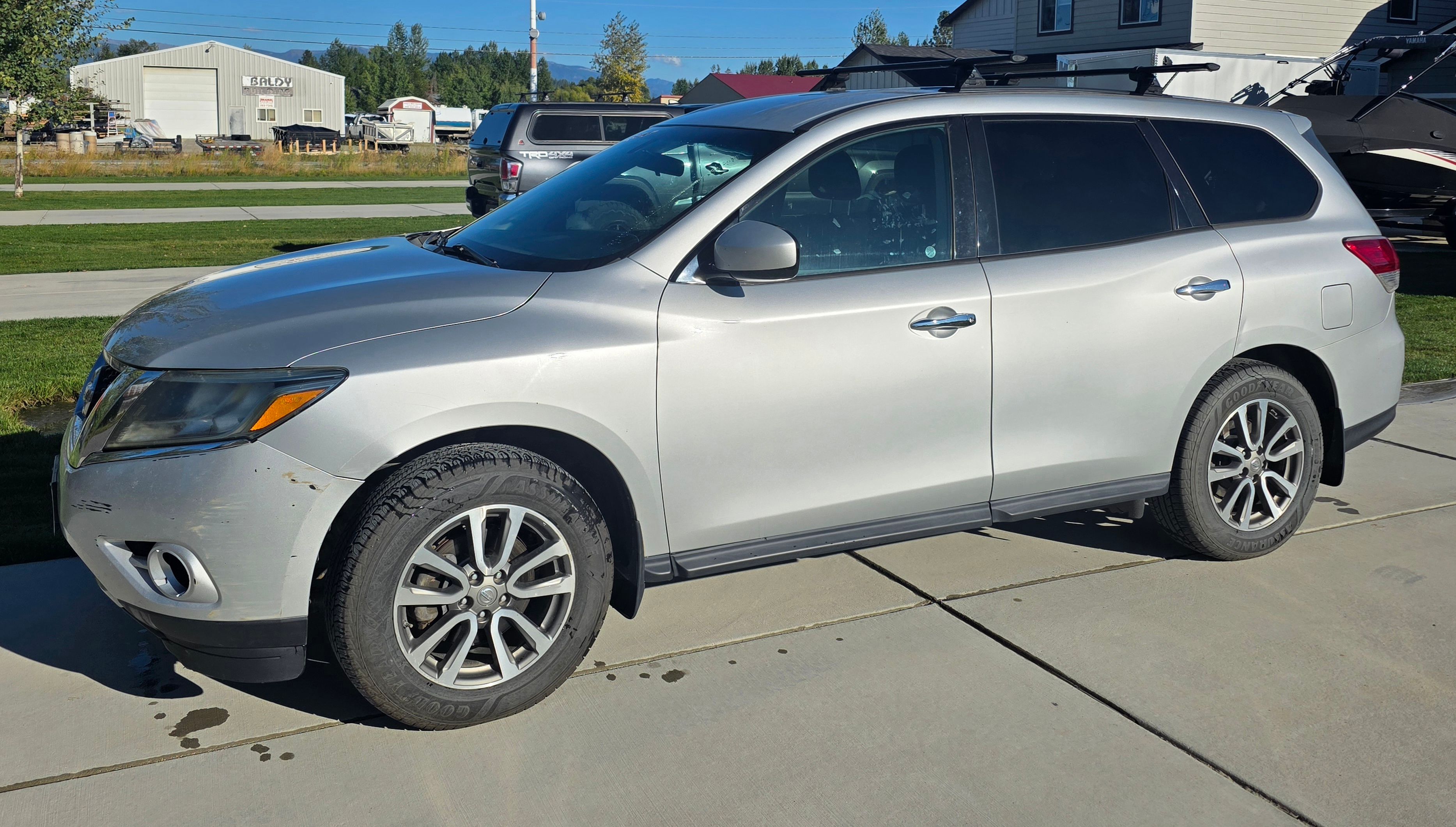 Used 2013 Nissan Pathfinder S AWD/4WD image 2