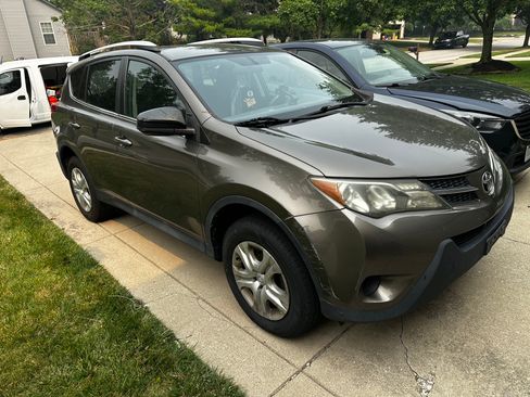 Used 2015 Toyota RAV4 LE FWD image 2