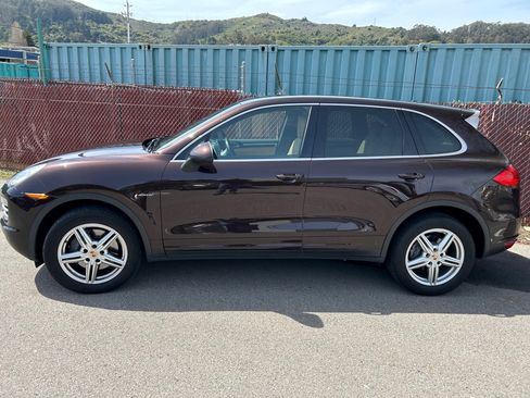 Used 2014 Porsche Cayenne Diesel Platinum Edition image 1