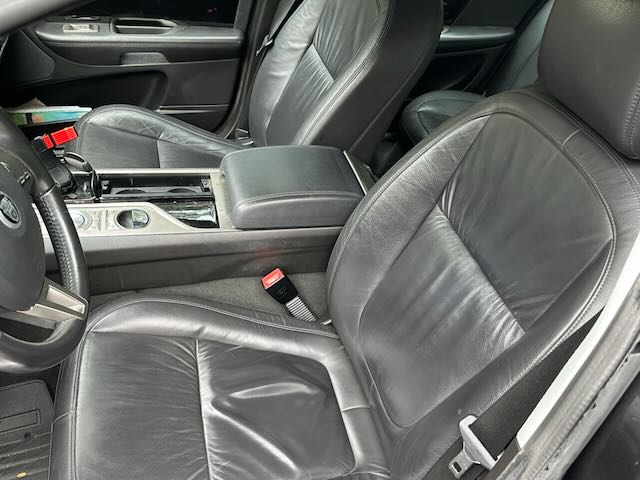 Used 2011 Jaguar XF RWD image 8