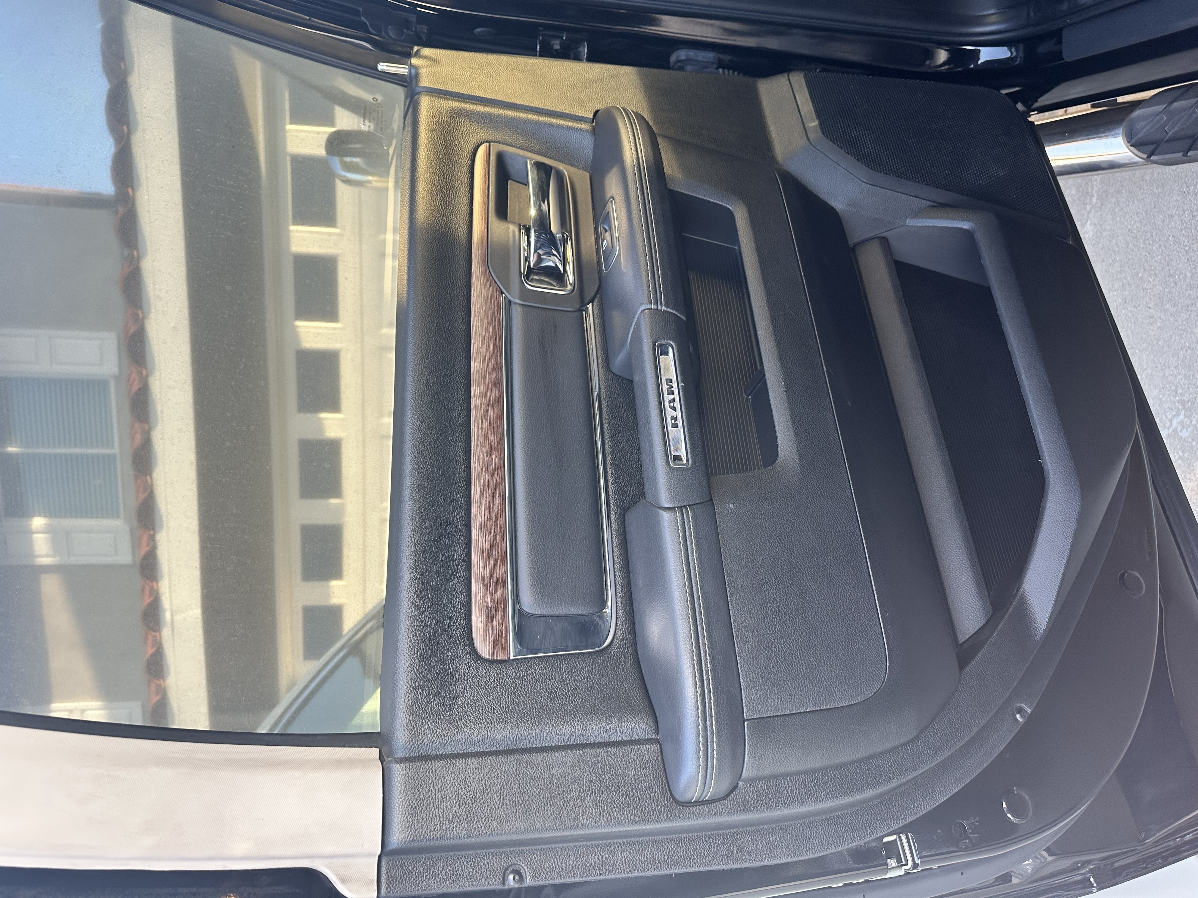 Used 2019 RAM 1500 Laramie RWD image 17