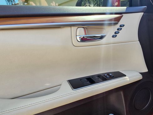 Used 2017 Lexus ES 300h image 21