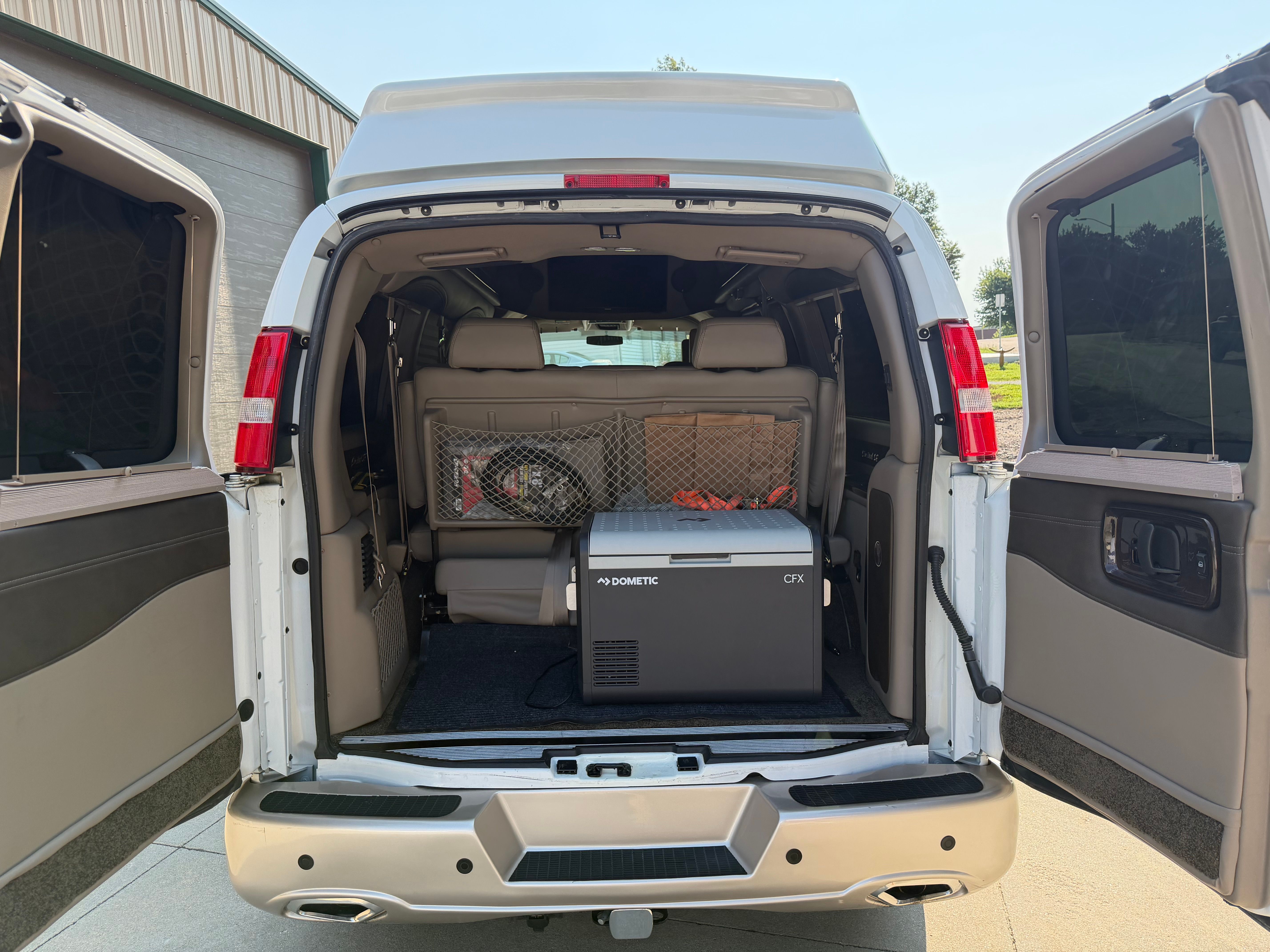 Used 2016 Chevrolet Express 2500 RWD image 4