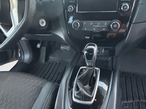 Used 2019 Nissan Rogue S FWD image 5