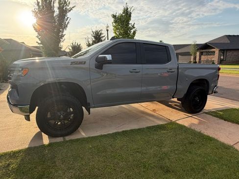 Used 2024 Chevrolet Silverado 1500 LT w/ Z71 Off-Road Package AWD/4WD image 1