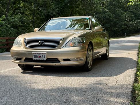 Used 2005 Lexus LS 430 RWD image 8