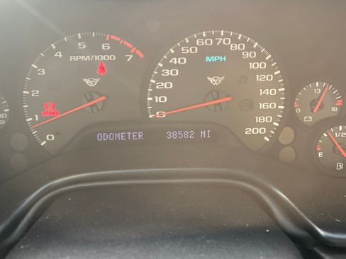 Used 2000 Chevrolet Corvette Coupe w/ Roof Pkg RWD image 20