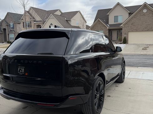 Used 2024 Land Rover Range Rover SE image 2