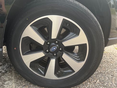 Used 2017 Subaru Forester 2.5i Limited AWD/4WD image 12