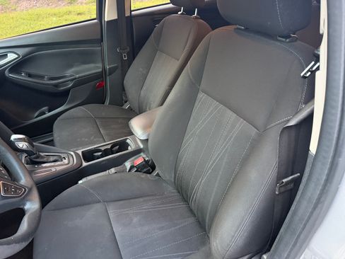 Used 2015 Ford Focus SE FWD image 6