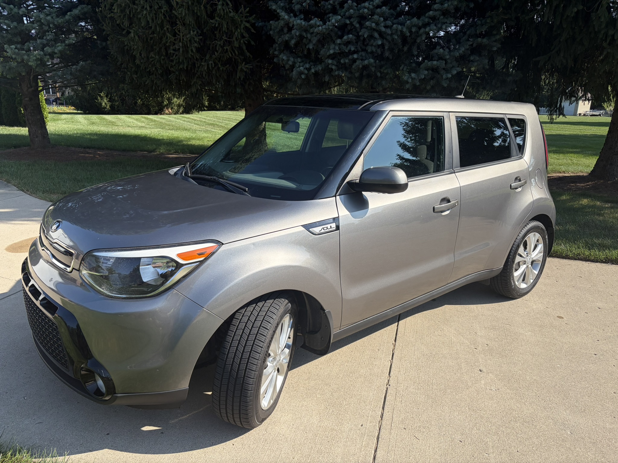 Used 2016 Kia Soul + w/ Primo Package FWD image 1