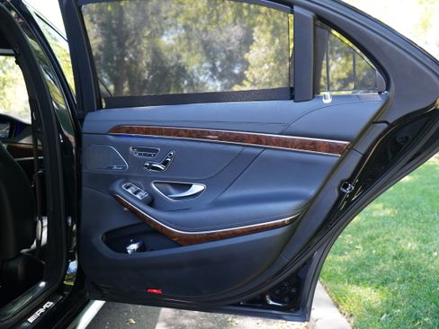 Used 2015 Mercedes-Benz S 63 AMG 4MATIC Sedan image 15