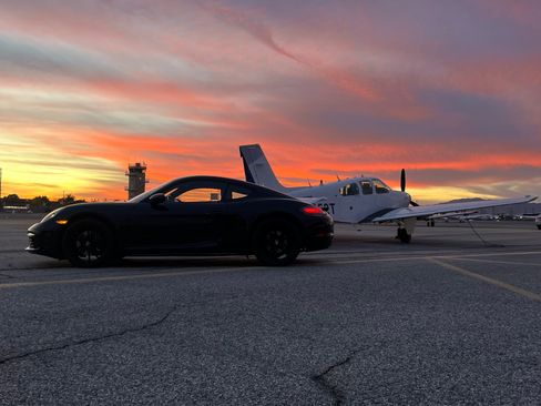 Used 2018 Porsche 718 Cayman image 2