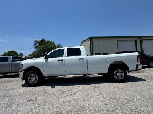 Used 2024 RAM 2500 Tradesman w/ Chrome Appearance Group AWD/4WD image 4