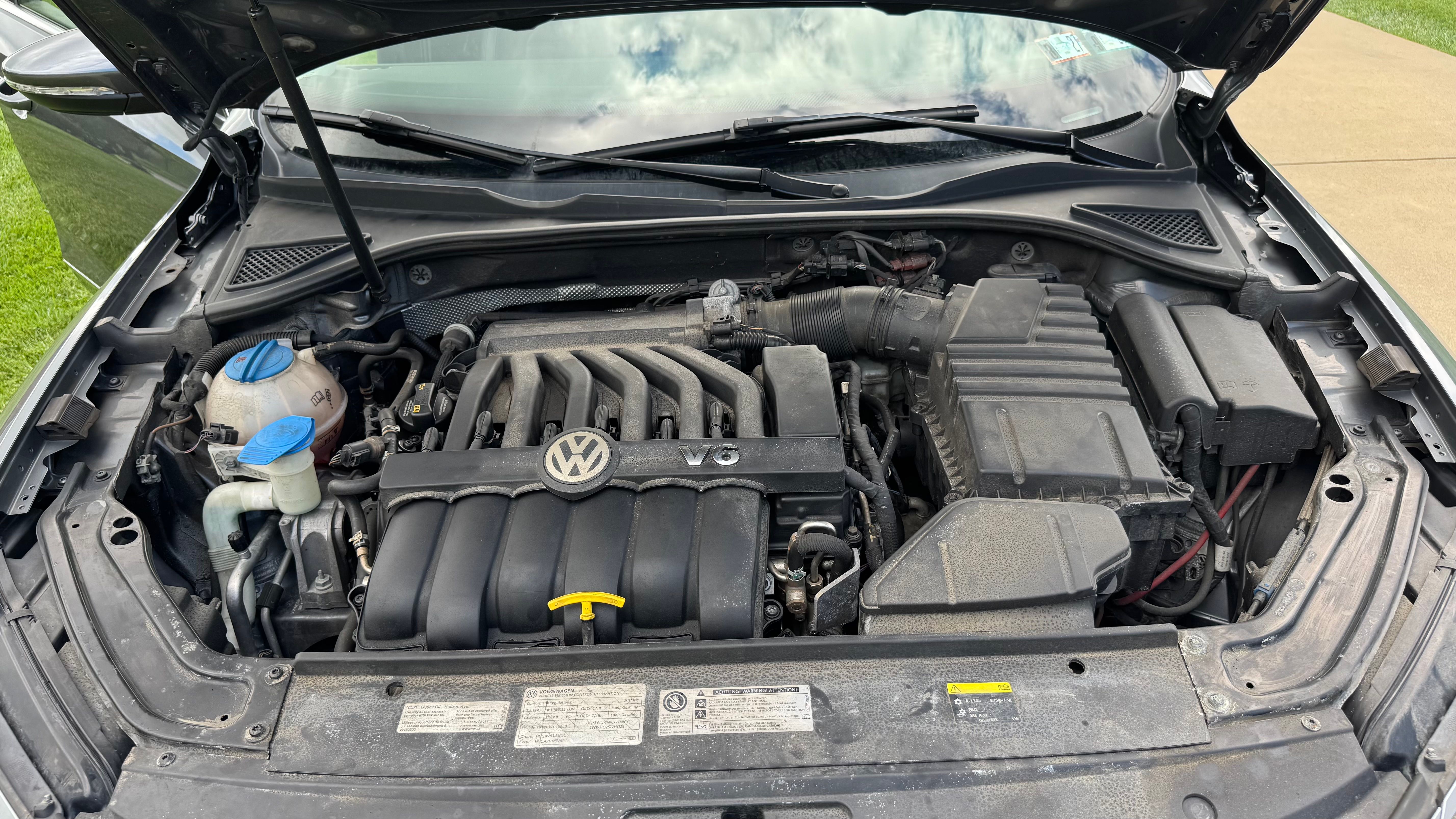 Used 2017 Volkswagen Passat 3.6 SEL Premium FWD image 8
