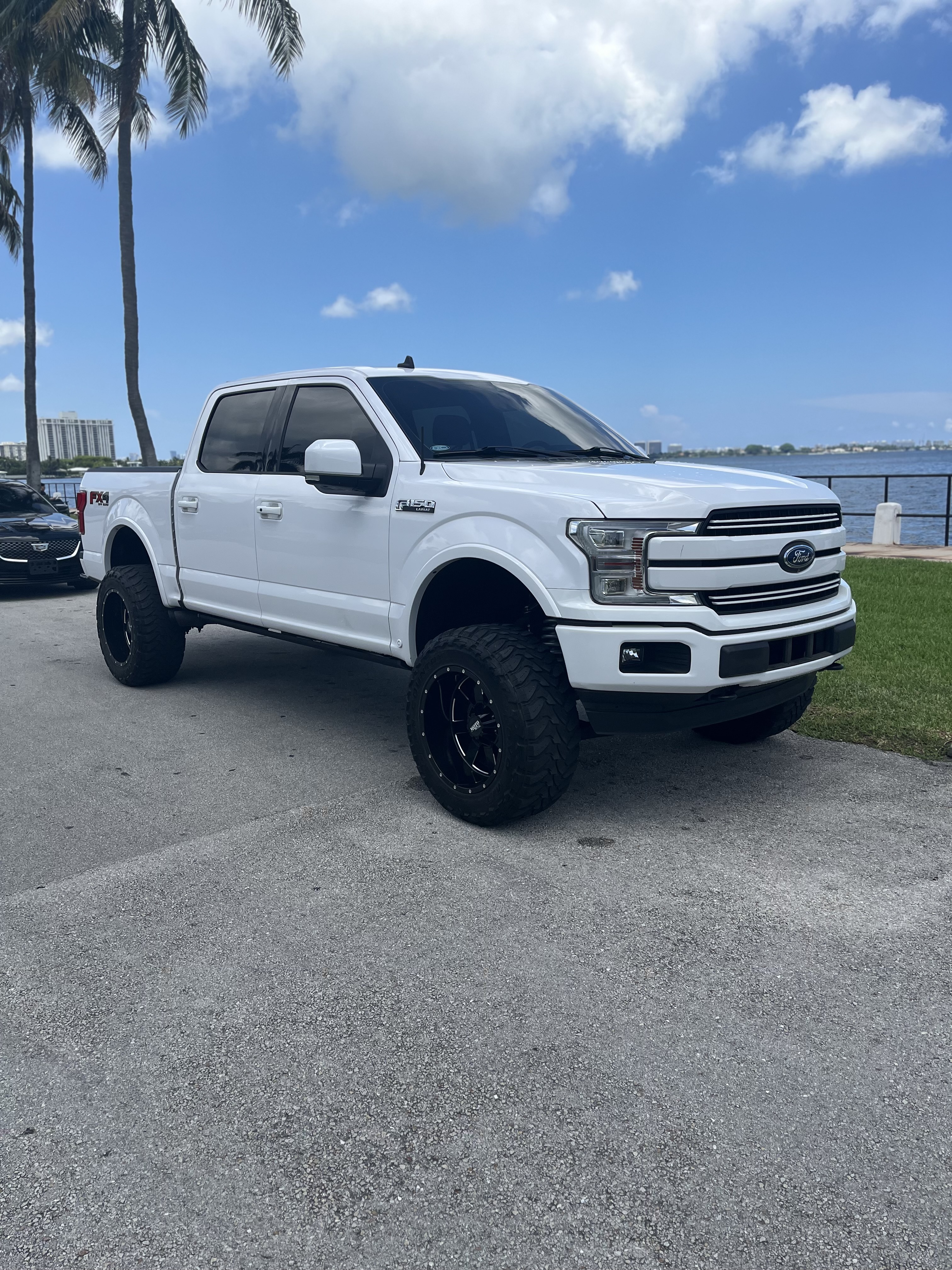 Used 2019 Ford F150 Lariat w/ Equipment Group 502A Luxury AWD/4WD image 2