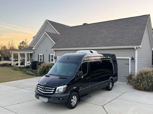 Used 2014 Mercedes-Benz Sprinter 2500 image 1