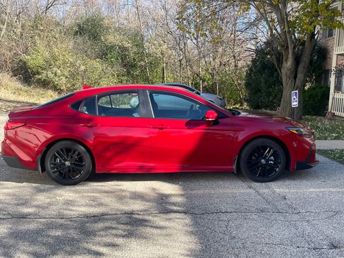 Used 2025 Toyota Camry SE w/ Multimedia Upgrade Package image 2