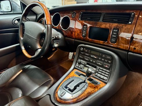 Used 2003 Jaguar XK8 Coupe RWD image 12
