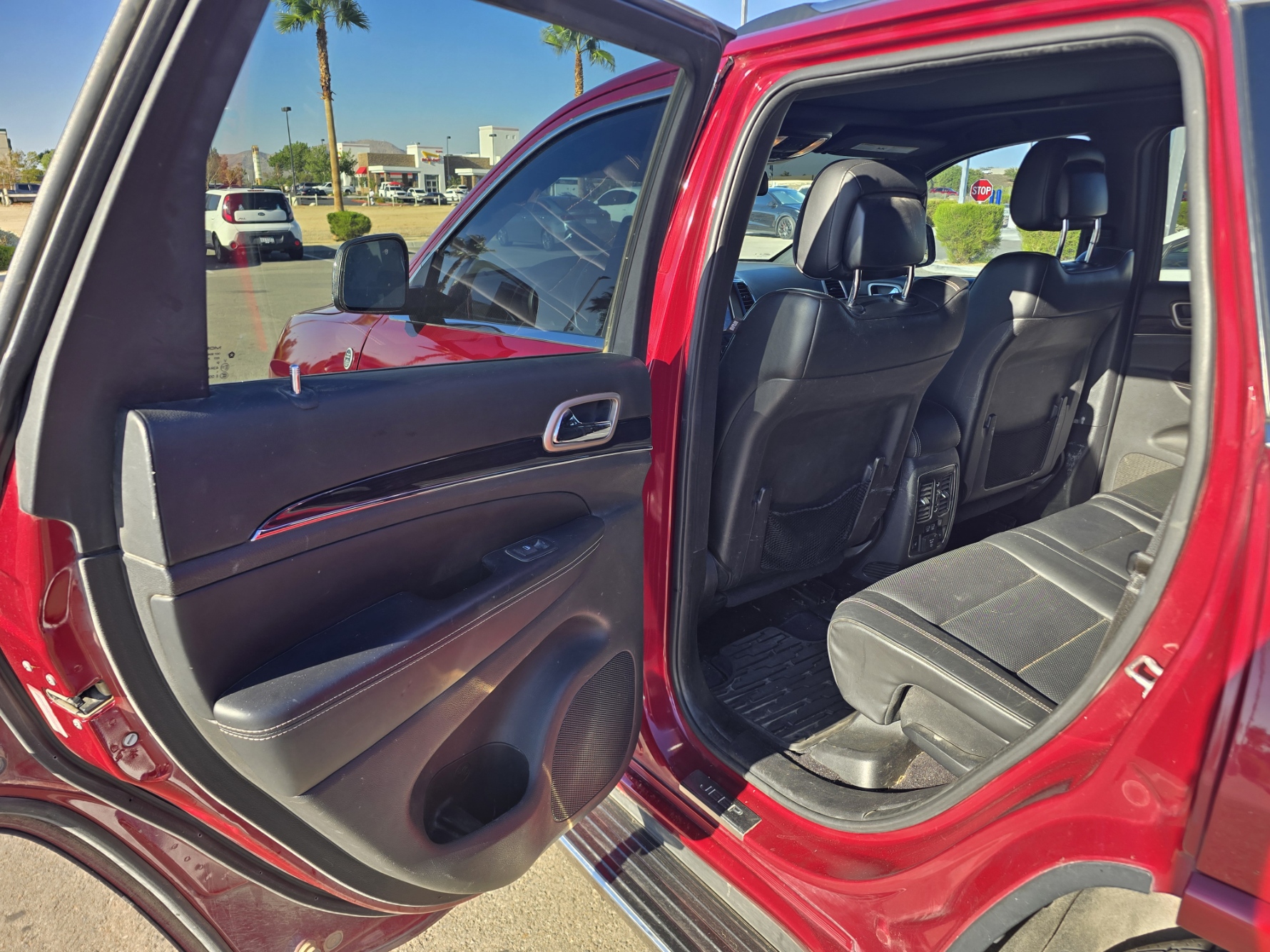 Used 2015 Jeep Grand Cherokee Overland w/ Advanced Technology Group AWD/4WD image 19