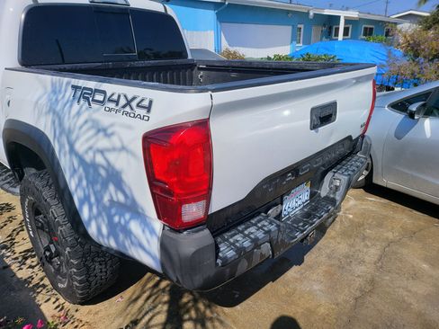 Used 2017 Toyota Tacoma TRD Off-Road w/ Tow Package (A/T) image 14