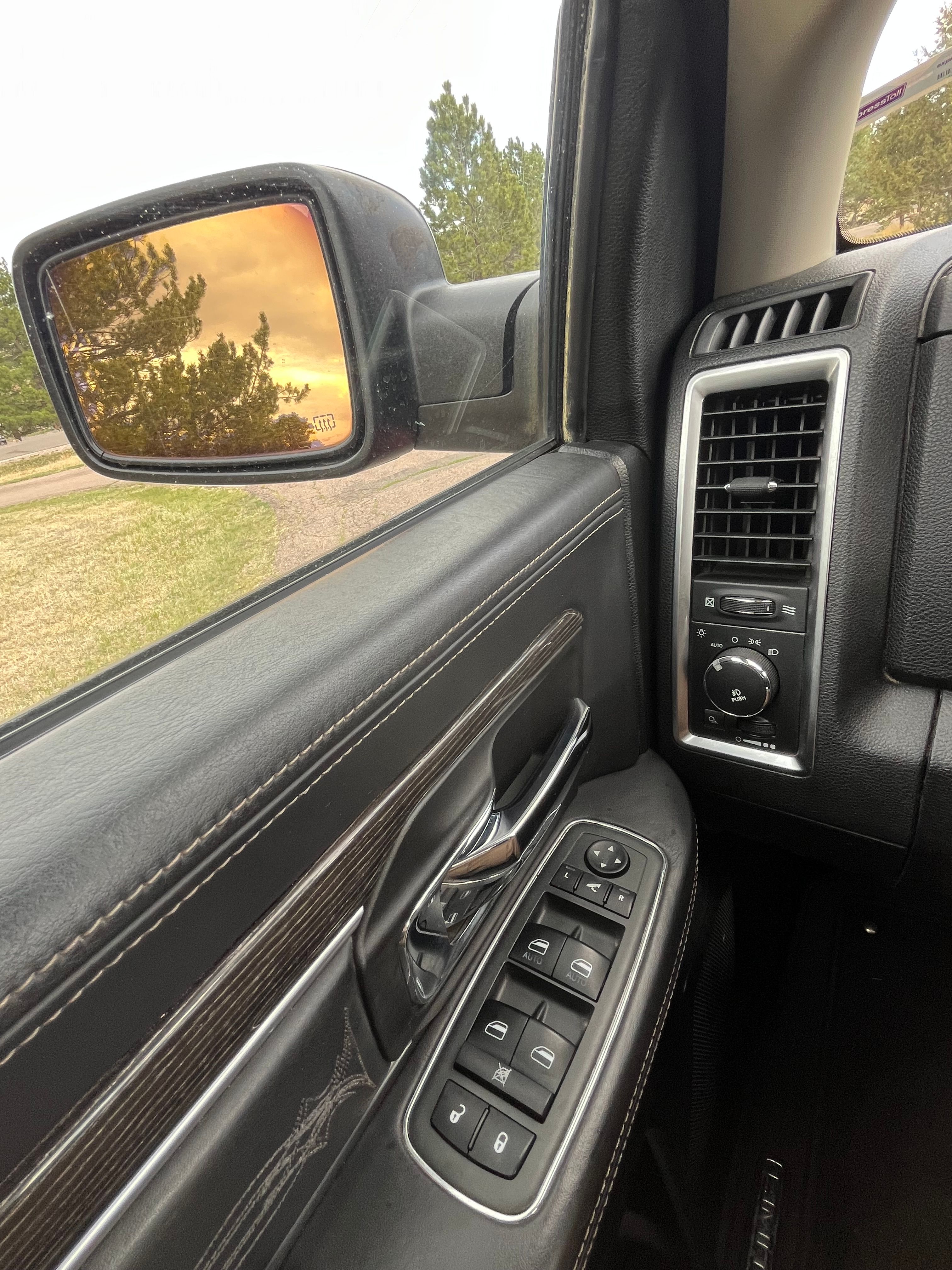 Used 2013 RAM 1500 Limited AWD/4WD image 21