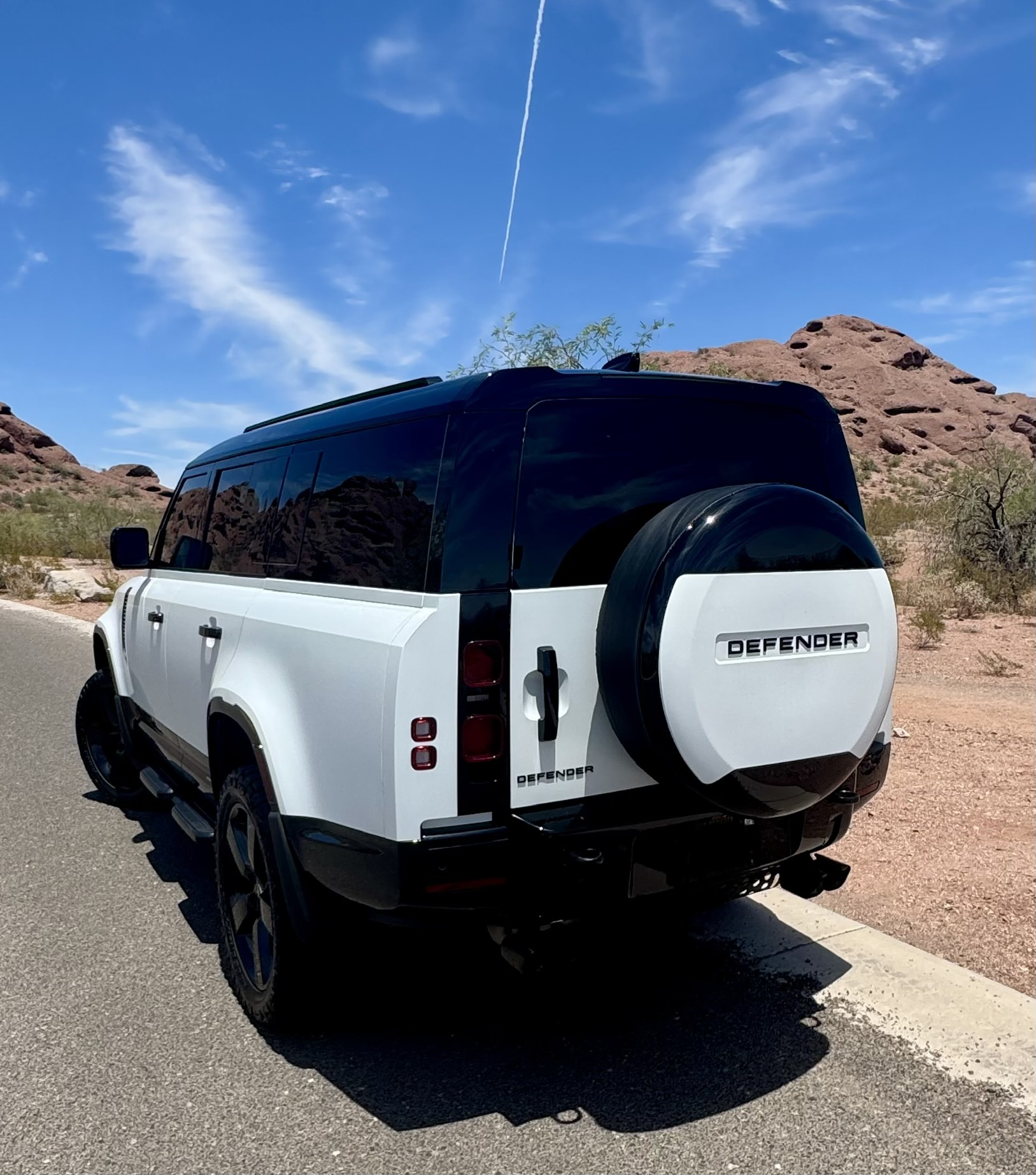 Used 2025 Land Rover Defender 130 X-Dynamic SE AWD/4WD image 4