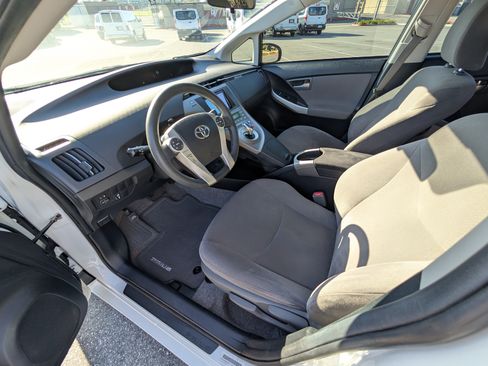 Used 2014 Toyota Prius Two image 6