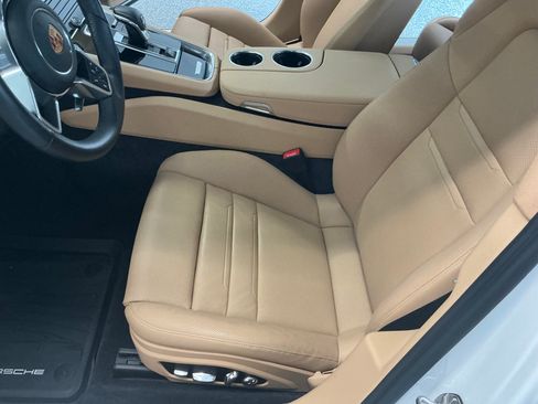 Used 2019 Porsche Panamera 4 image 11