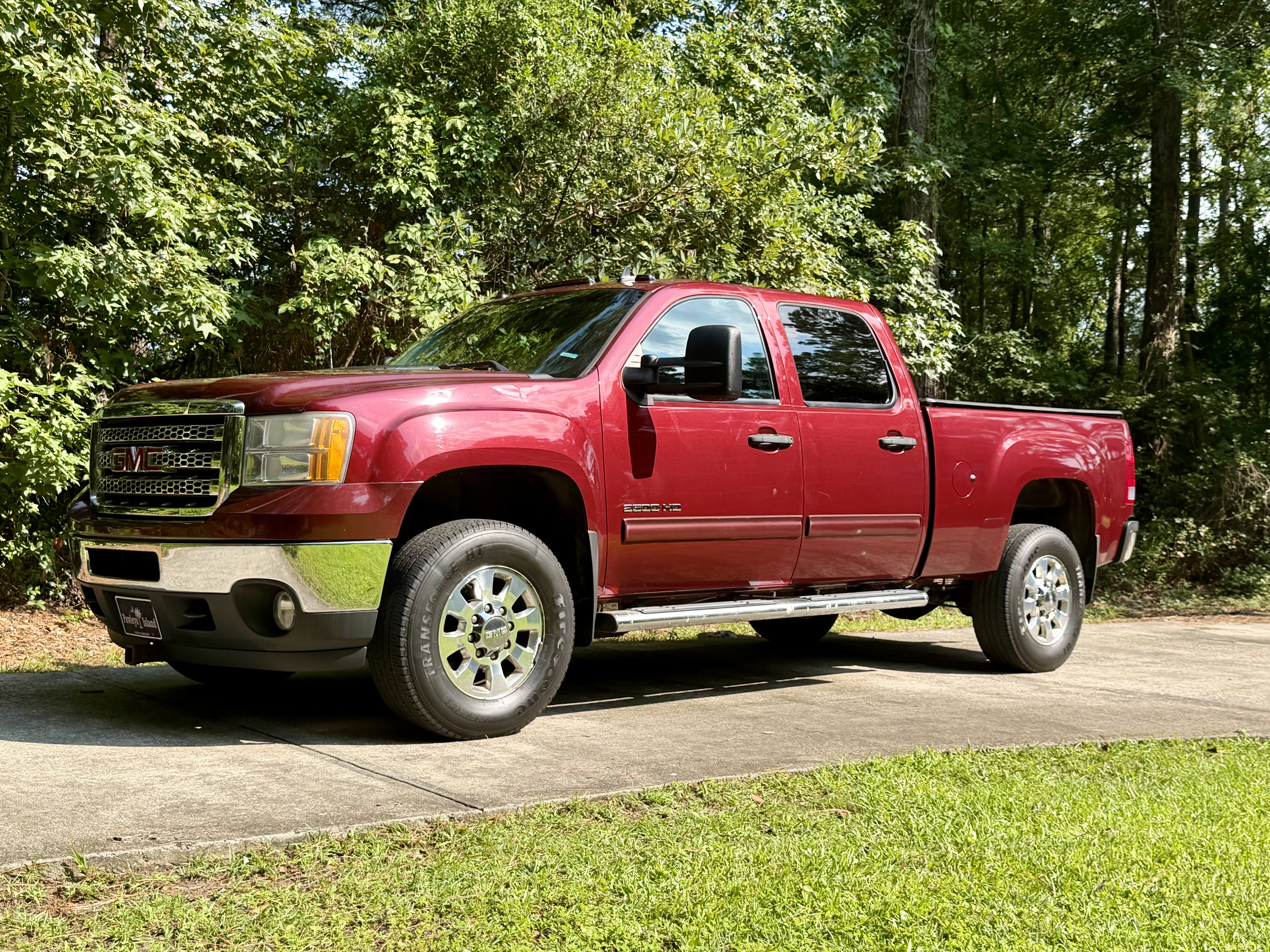 Used 2014 GMC Sierra 2500 SLE w/ SLE Preferred Package AWD/4WD image 1