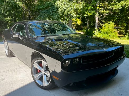 Used 2009 Dodge Challenger SRT8 w/ SRT Option Group II RWD image 13