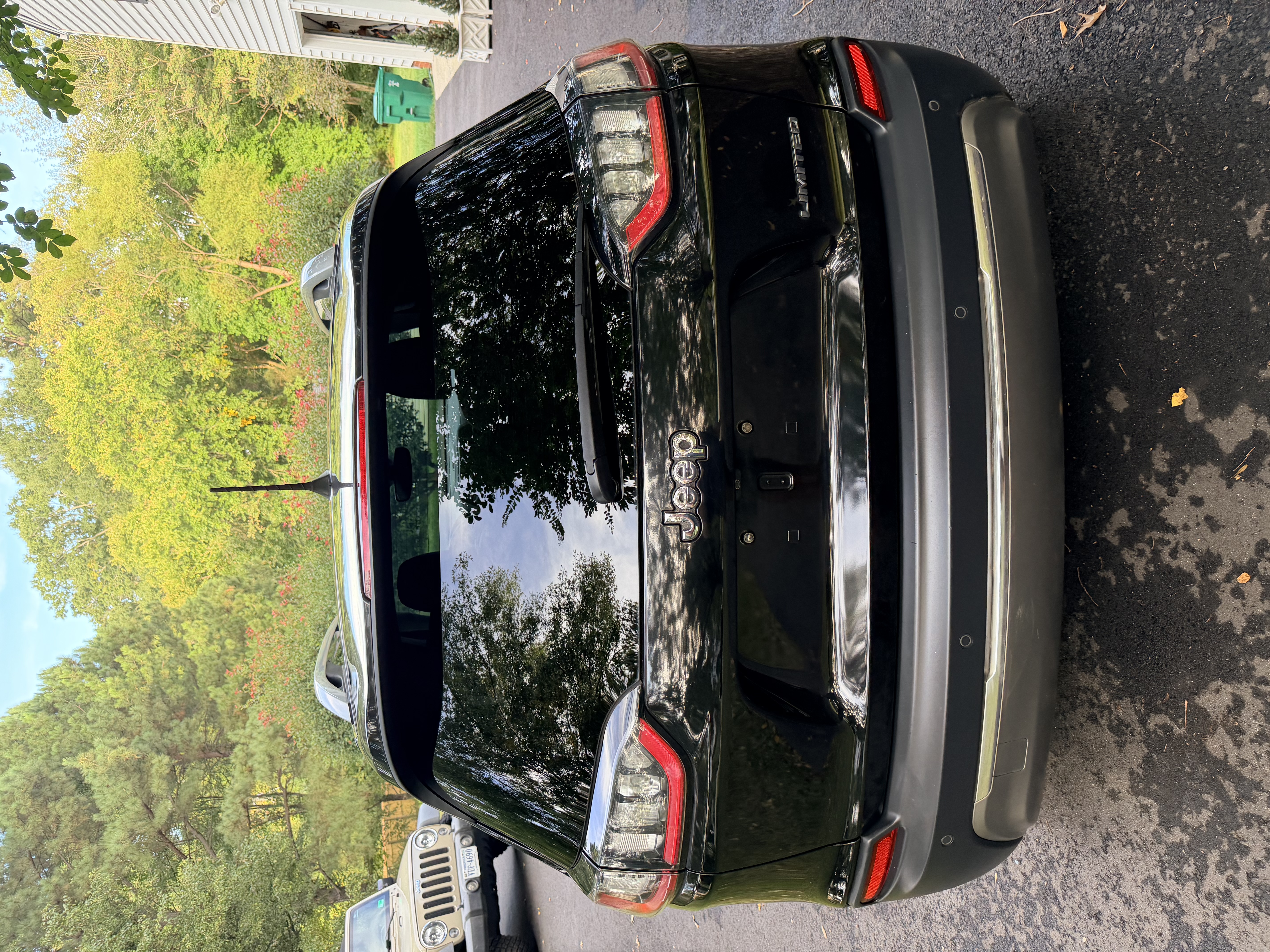 Used 2019 Jeep Cherokee Limited FWD image 10