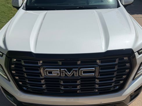 Used 2025 GMC Yukon Denali Ultimate AWD/4WD image 5