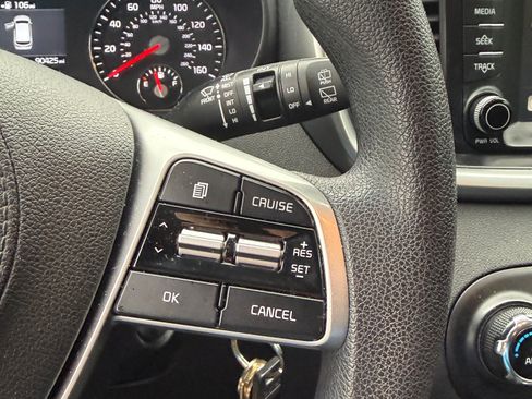 Used 2019 Kia Sorento LX image 10