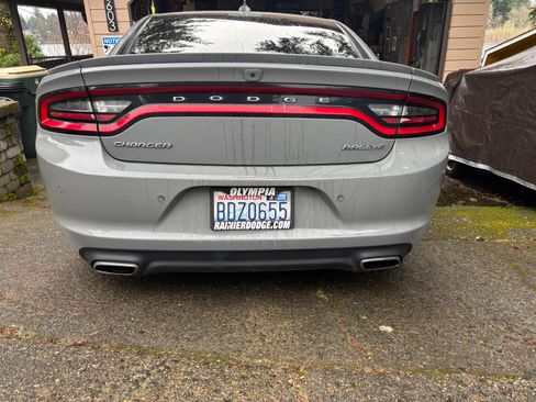 Used 2017 Dodge Charger SXT w/ Plus Group image 5