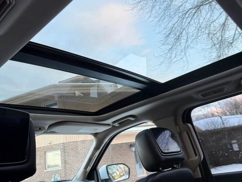 Used 2023 Ford Expedition XLT image 14